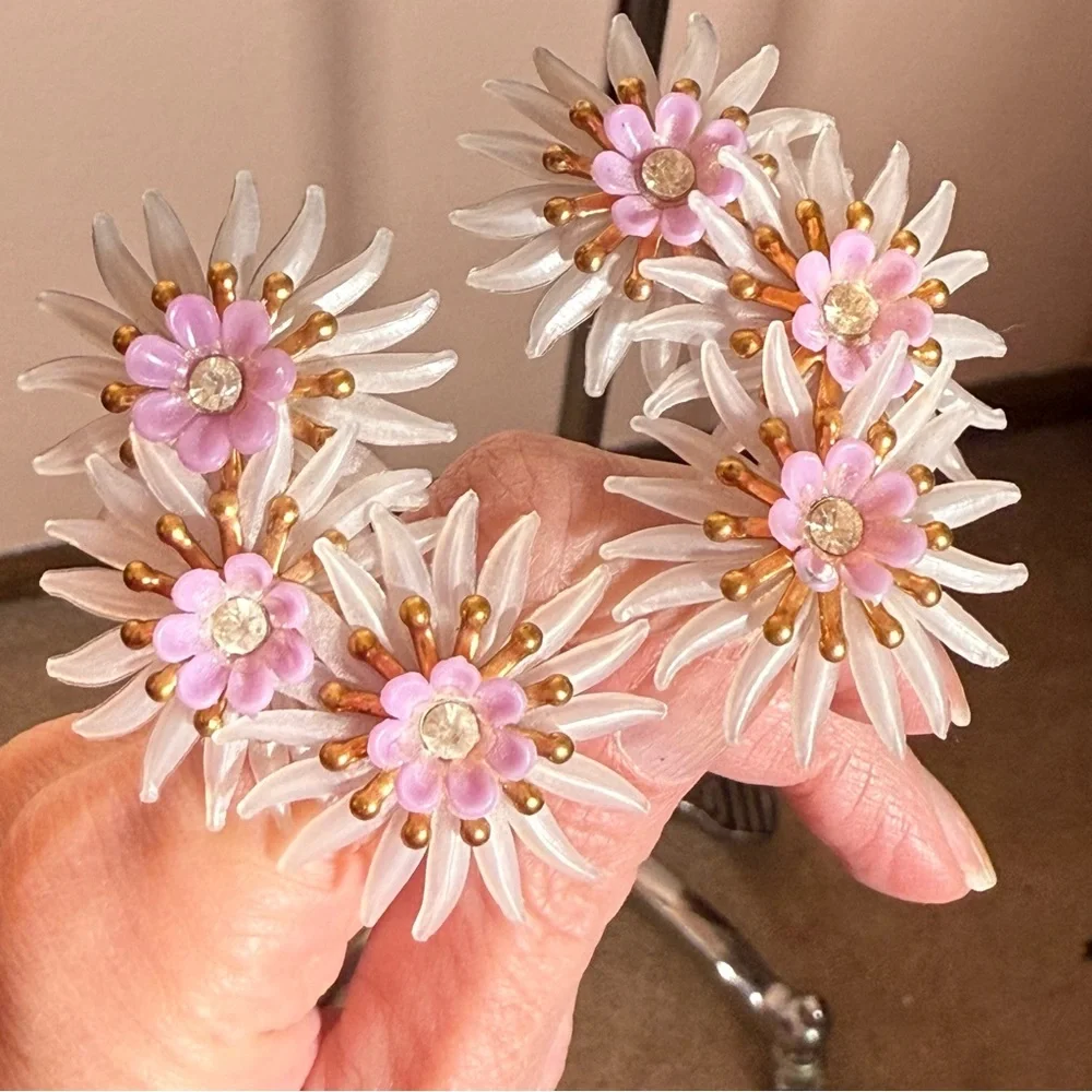 Vintage 1940 50 Oversized Plastic Lavender Fairycore clip ear crawler earrings - Picture 11 of 17